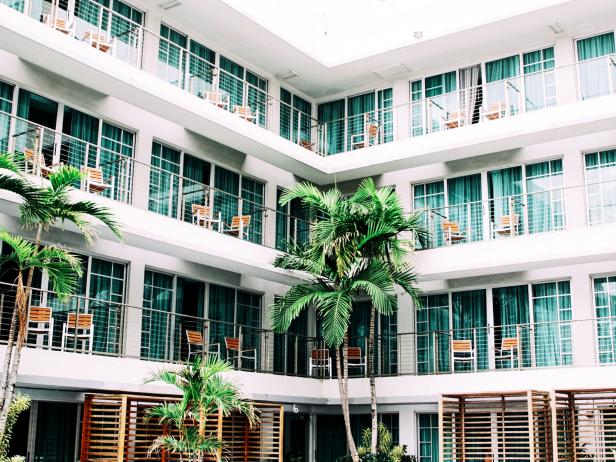 Negotiate Hotel Deals in Person to Save Money Negotiate Hotel Deals in Person to Save Money