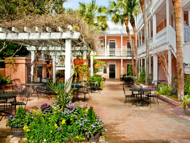Places To Stay In Charleston | Charleston Vacation Ideas and Guides