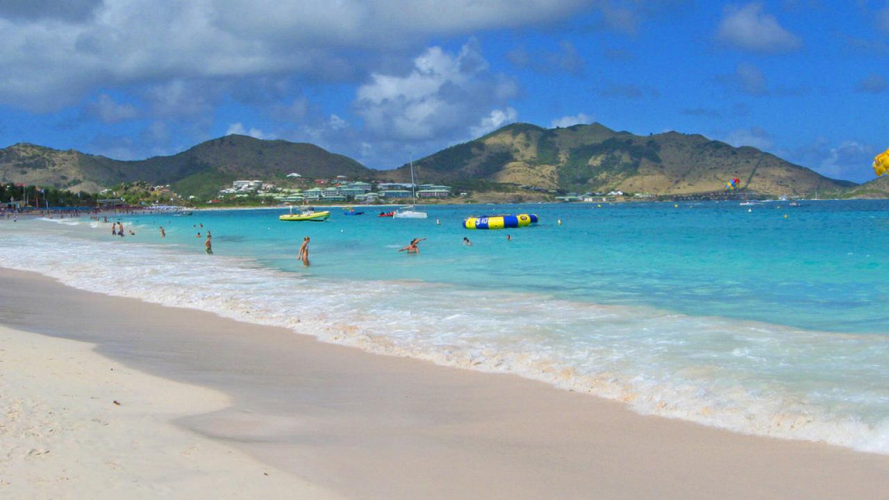 Maho beach in St. Maarten - YouTube