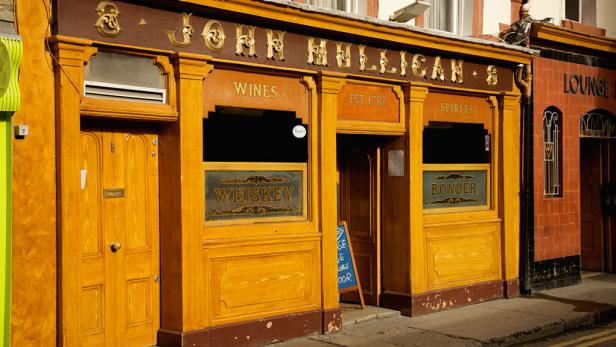  '12 pubs of Christmas Mulligans Pub On Poolbeg Street'