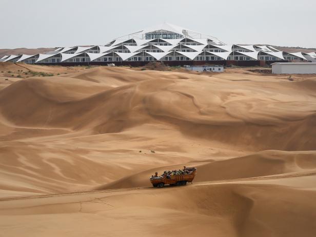 Desert Lotus Hotel, Xiangshawan desert, China Desert Lotus Hotel, Xiangshawan desert, China