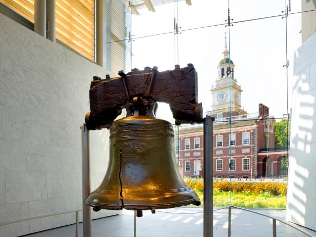 liberty bell, philadelphia, pennsylvania, sunshine, glass windows, courtyard