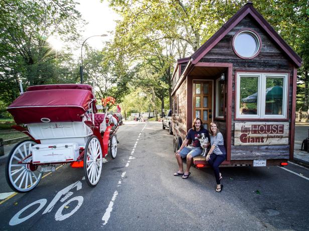 Tiny House Giant Journey, Jenna, Guillame Tiny House Giant Journey, Jenna, Guillame