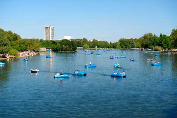 Boating in Hyde Park Boating in Hyde Park