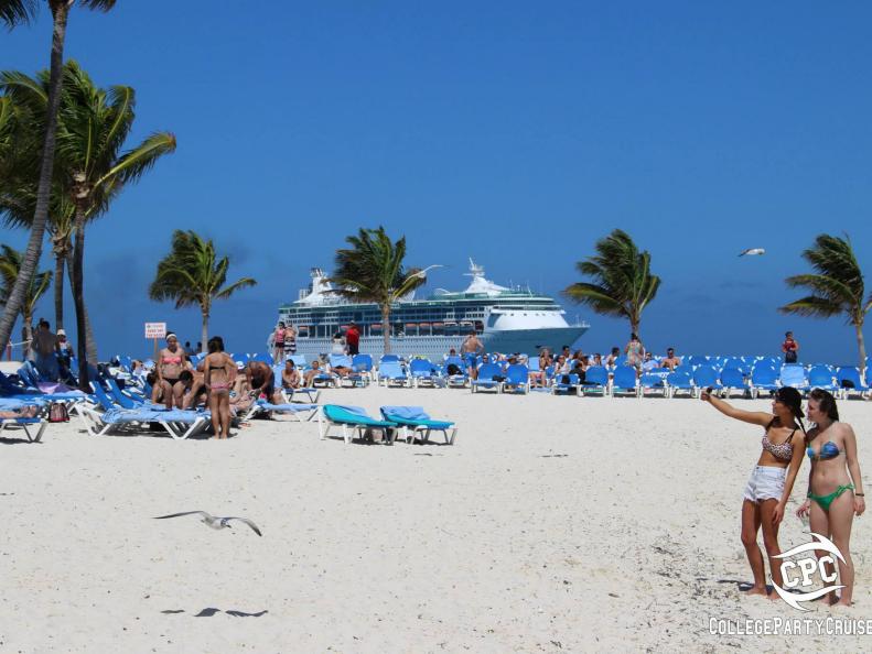 Spring Break on the Beach With College Party Cruises