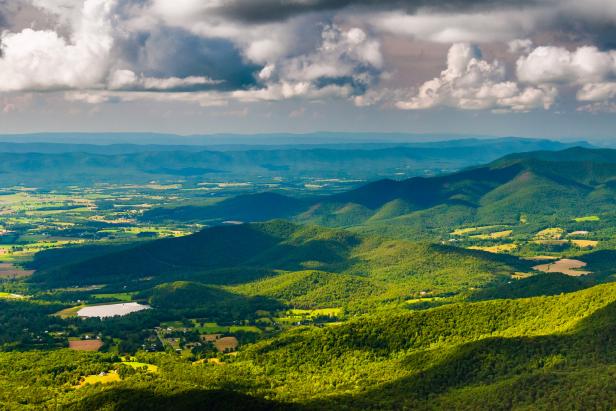 Less than a hundred miles from the city, visitors can begin their trip to Shenandoah by cruising on the crest of the Blue Ridge Mountains along Skyline Drive.