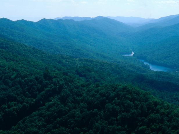 View of the Cumberland River from a pinnacle of mountains in Cumberland Gap National Historic Park, where Tennessee, Virginia and Kentucky meet.
