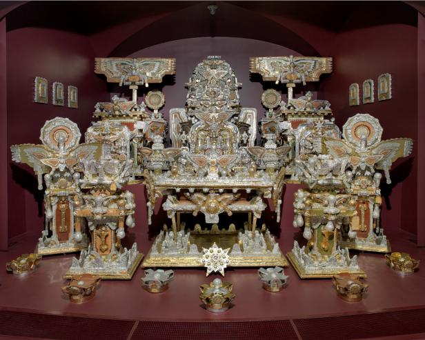 The Throne of the Third Heaven of the Nation's Millennium General Assembly by James Hampton