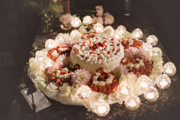  Wedding Traditions and Cakes
