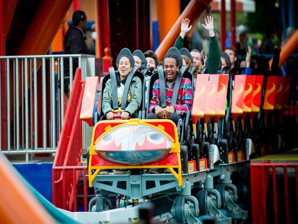 Theme Park Thursdays: Siblings Bus-ting a Move »