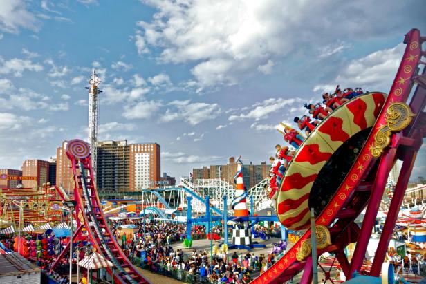 This is an overview of Luna Park NYC which reopened in 2010 and has a rich history that dates back to 1903 when it was first known as Sea-Lion Park.
