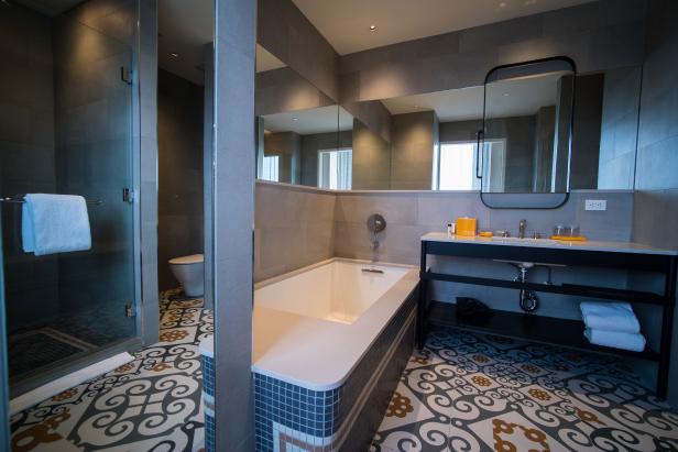 luxury hotel bathrooms