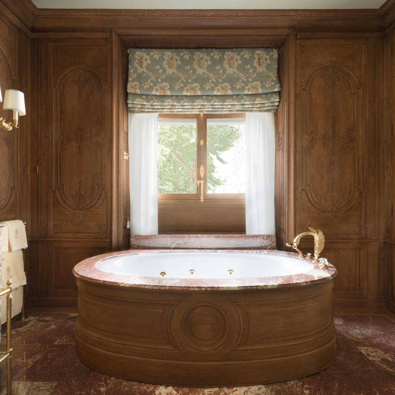 11 Over-the-Top Bathrooms in Luxury Hotels and Resorts