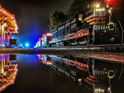 Niles Canyon Christmas Train 2022 10 Best Christmas Trains | Travel Channel