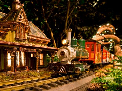 All Aboard the New York Botanical Garden's Holiday Train Show
