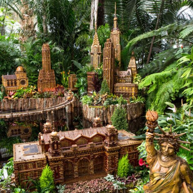 All Aboard The New York Botanical Garden S Holiday Train Show