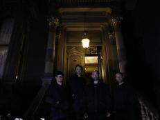 Zak and the GA crew stand outside the Westerfeld House, a historic building in the heart of San Francisco with a dark past. The location has been home to satanist rituals, murders, and unexplained experiences for decades. 