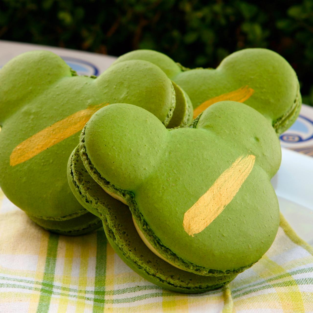 Sweet Treats: food, photography, life: Mickey Mouse Macarons