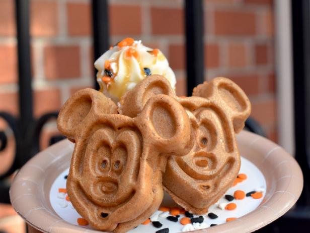 Disney fan transforms her kitchen into a Mickey Mouse themed haven