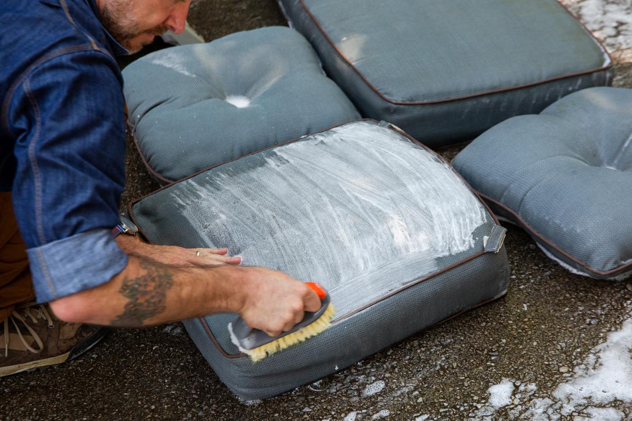 How to Clean Outdoor Cushions with Vinegar