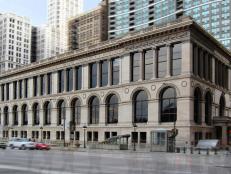 Explore Chicago's architecture, neighborhoods and more with these tour guide tips.