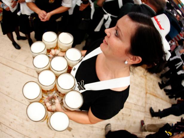 A waitress serves beers during the opening ceremony of the Oktoberfest in Munich September 19, 2009. Millions of beer drinkers from around the world will come to the Bavarian capital Munich for the world's biggest and most famous beer festival, the Oktoberfest. The 176th Oktoberfest lasts from September 19 until October 5. REUTERS/Pawel Kopczynski   (GERMANY SOCIETY ENTERTAINMENT)