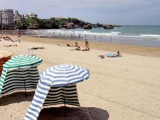 After gaining popularity as a resort town favored by French royalty, Biarritz grew more cosmopolitan, attracting jet setters and gaining a reputation as "the queen of beaches and beach of kings."