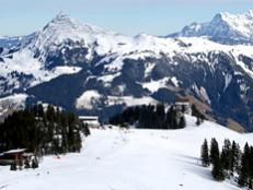 With its convenient location and legendary skiing, Kitzbühel is one of Europe's most popular winter destinations.