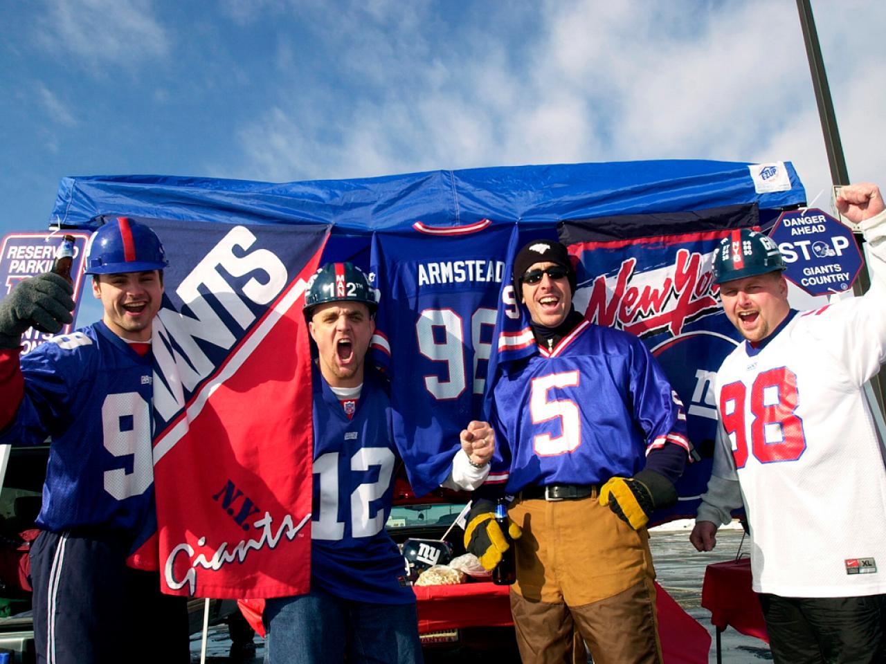 Philadelphia Eagles, New York Giants fans enjoy tailgate