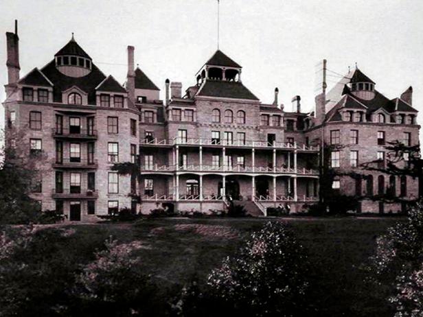 1886 Crescent Hotel & Spa