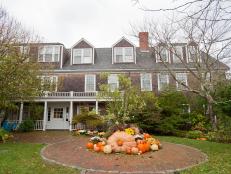 Discover Oyster.com's best places to stay to view beautiful fall foliage.