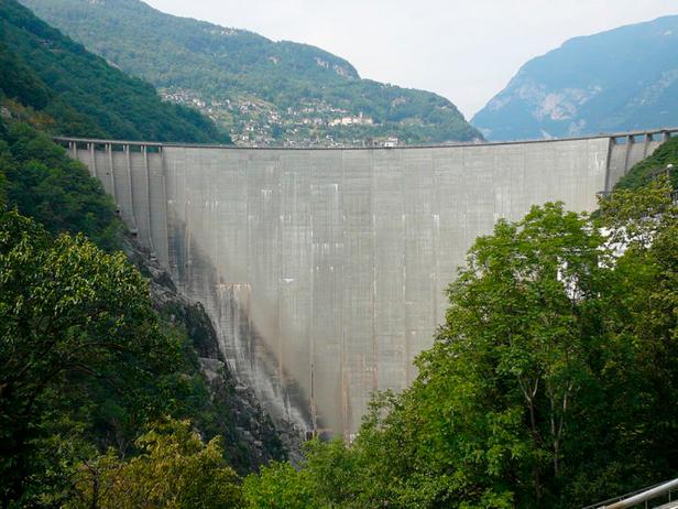 Verzasca Dam in Ticino, Switzerland