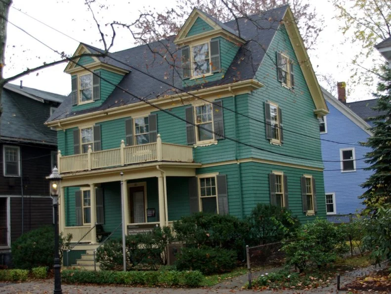 20 Childhood Homes of Popular Celebrities | HGTV