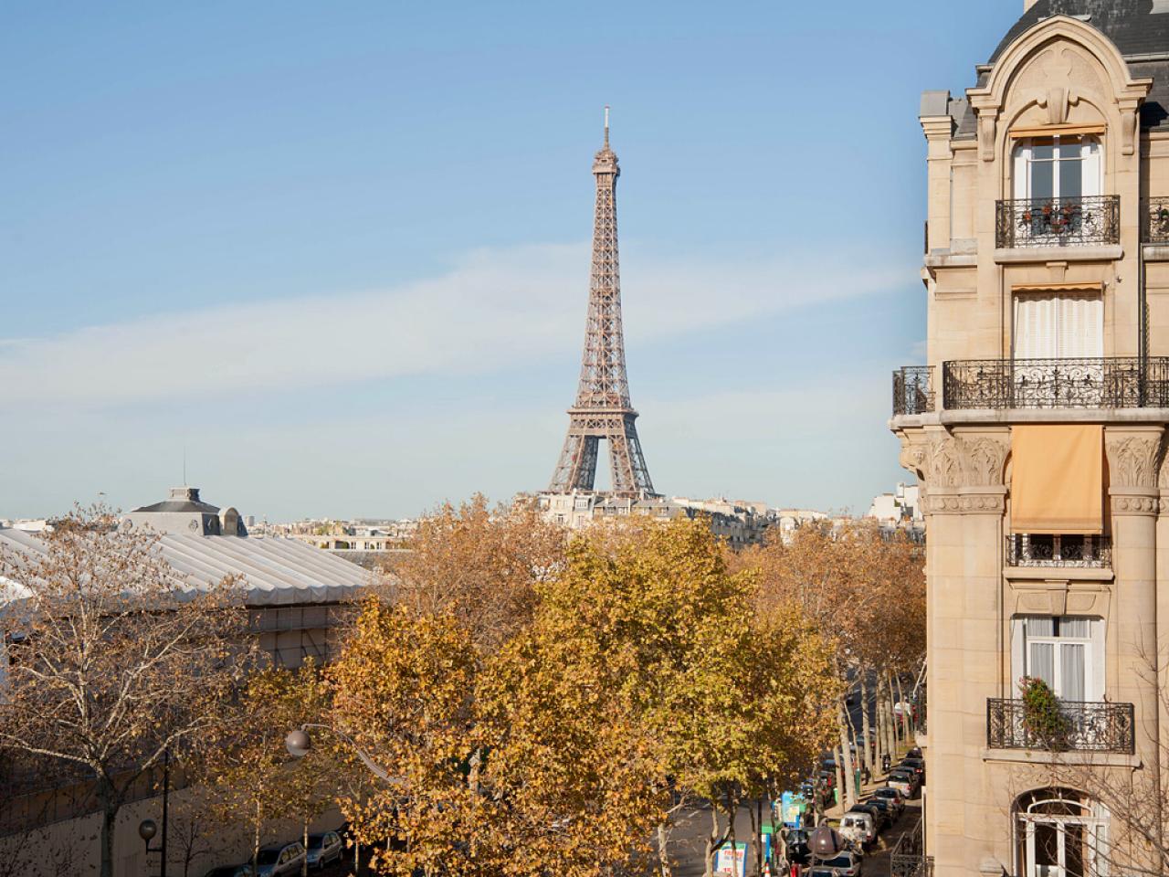 Top Paris Hotels With Eiffel Tower Views: 10 Top Choices!