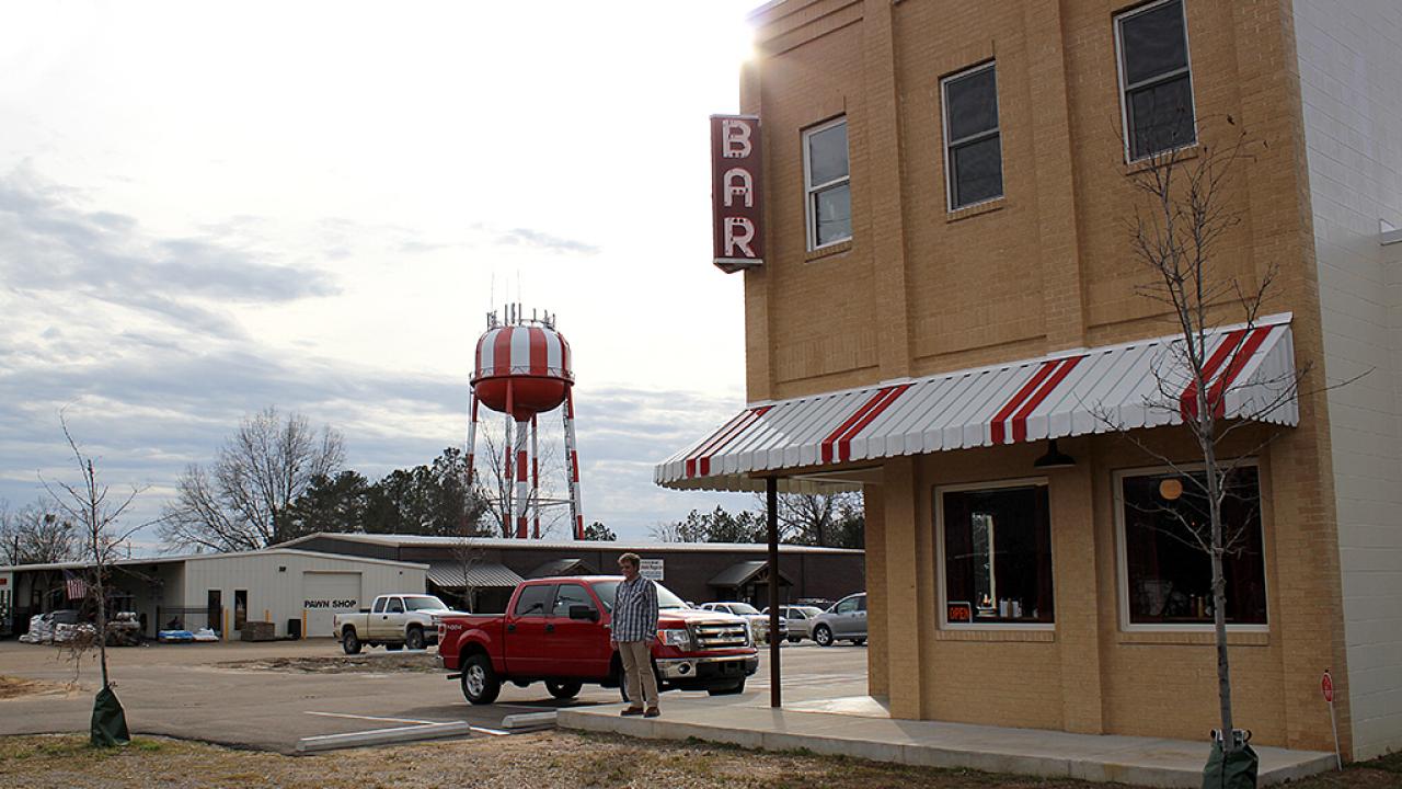 Old Miss Burger Pictures : Burger Land : Travel Channel | Burger Land |  Travel Channel