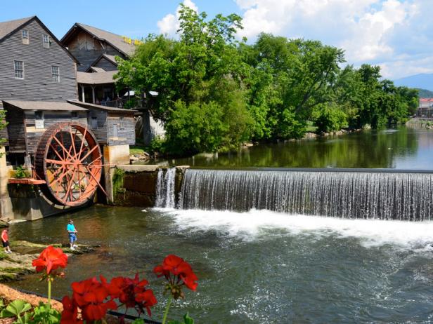 Pigeon Forge Attractions : Tennessee : Travel Channel | Gatlinburg ...