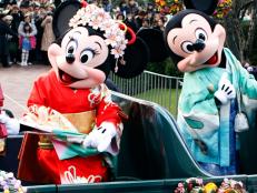 Tokyo Disney Resort contains not 1, but 2 theme parks.