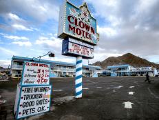 A small town swept by disease, an adjacent cemetery, and a room packed with over 2000 clown figurines. Located in the sparse desert between Las Vegas and Reno, it’s easy to understand how the World-Famous Clown Motel earned its title as America’s Scariest Motel.