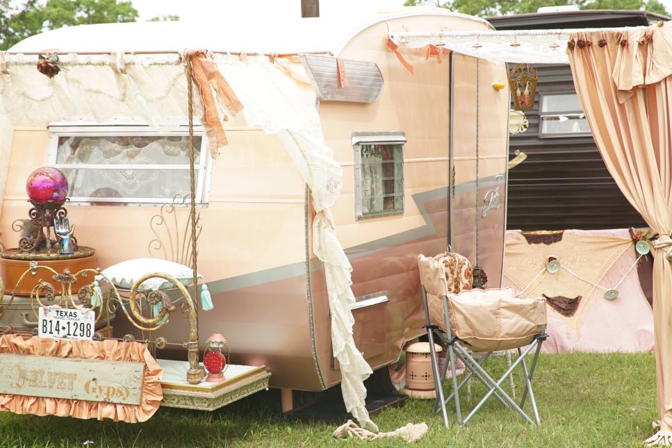 Vintage Trailers as Seen at a Sisters on the Fly Rally | Travel Channel