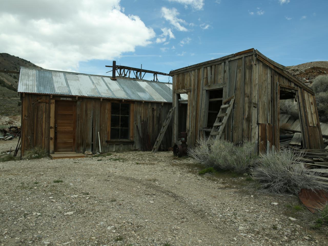 Man Stranded For Months In Desert Ghost Town Cerro Gordo Decides To Stay