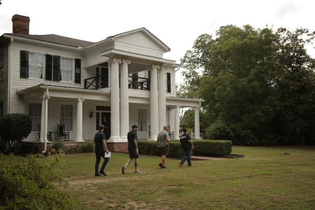 Jason, Steve, and Dave are in Locust Grove, GA as local paranormal investigator Judy Kemme leads them to the Barron House as seen on Ghost Nation.
