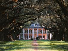 UNITED STATES - APRIL 23: Oak Alley Plantation Mansion, Louisiana, United States of America. (Photo by DeAgostini/Getty Images)