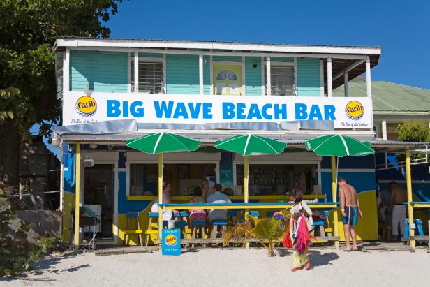 Wave Beach Tennis Bar