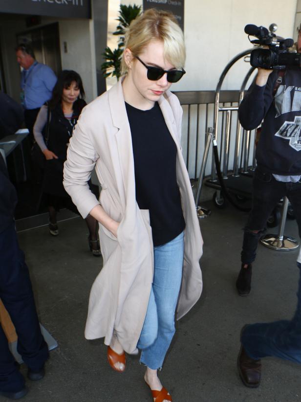 LOS ANGELES, CA - JUNE 07: Emma Stone is seen at LAX on June 07, 2016 in Los Angeles, California.  (Photo by starzfly/Bauer-Griffin/GC Images)