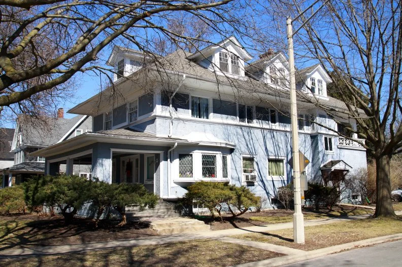 20 Childhood Homes of Popular Celebrities | HGTV