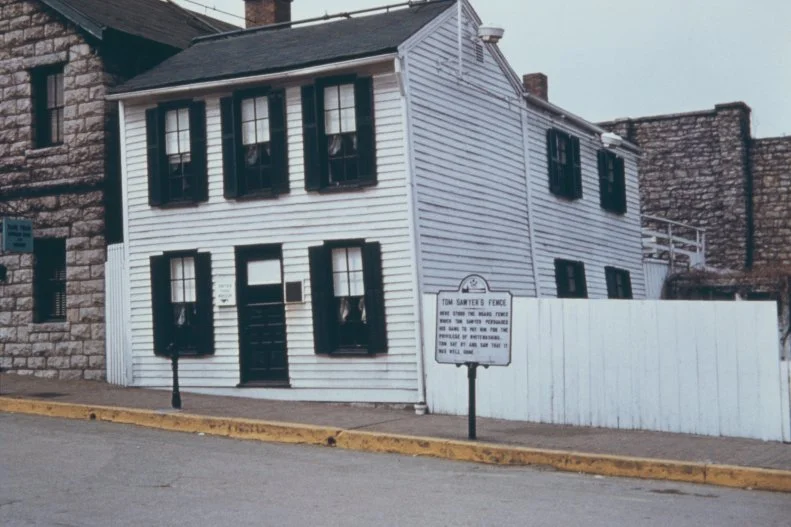 The boyhood home of American author Mark Twain and setting for his novel 'The Adventures of Tom Sawyer',  Hannibal, Missouri, USA, circa 1960. (Photo by Harvey Meston/Archive Photos/Getty Images)