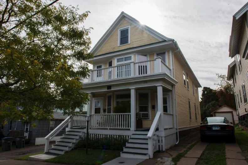 Songwriter Bob Dylan's childhood home in Duluth, Minnesota on October 14, 2016. On October 13, 2016, Dylan was awarded the Nobel Prize in Literature.
Dylan was born in Duluth, part of the small Jewish community in the city's bluffs overlooking Lake Superior. Duluth has preserved his legacy more than Hibbing by holding an annual Dylan Fest for his May 24 birthday that features trivia contests and poetry readings. / AFP / STEPHEN MATUREN        (Photo credit should read STEPHEN MATUREN/AFP/Getty Images)
