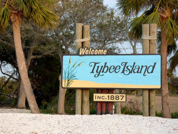 A sign marking the entrance to Tybee Island