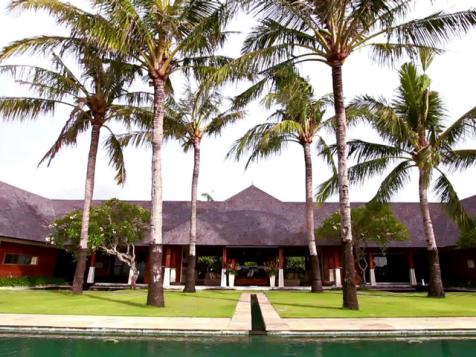 Clifftop Villa in Paradise