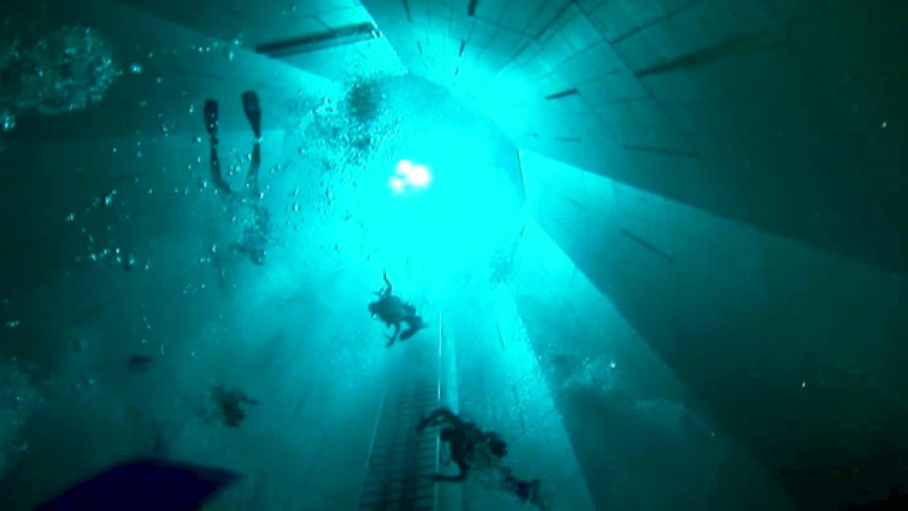 Nemo 33 Deep Water Pool